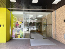 オフィスビル出入口