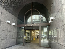 オフィスビル出入口