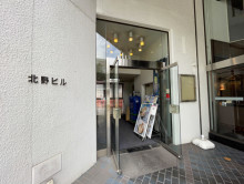 オフィスビル出入口