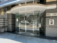 オフィスビル出入口