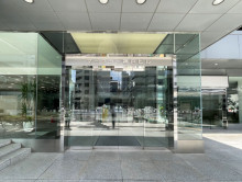 オフィスビル出入口