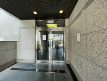 オフィスビル出入口