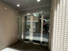 オフィスビル出入口