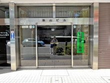 オフィスビル出入口