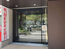 オフィスビル出入口