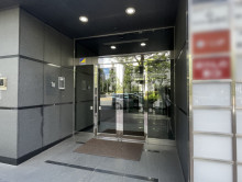 オフィスビル出入口