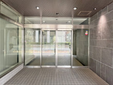 オフィスビル出入口