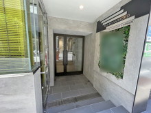 オフィスビル出入口