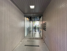 オフィスビル出入口