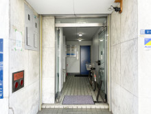 オフィスビル出入口