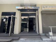 オフィスビル出入口