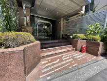 オフィスビル出入口