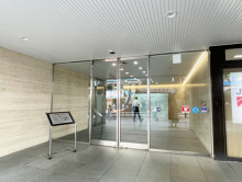 オフィスビル出入口