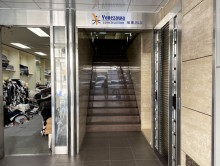 オフィスビル出入口