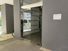 オフィスビル出入口