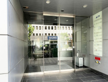 オフィスビル出入口
