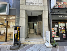 オフィスビル出入口