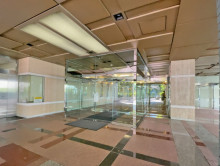 オフィスビル出入口