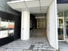 オフィスビル出入口