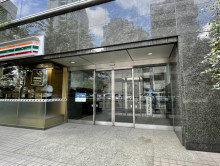 オフィスビル出入口