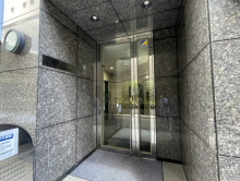 オフィスビル出入口