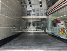 オフィスビル出入口