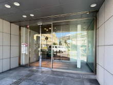 オフィスビル出入口