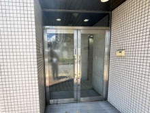 オフィスビル出入口