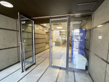 オフィスビル出入口