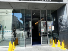 オフィスビル出入口