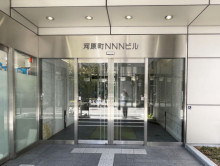 オフィスビル出入口