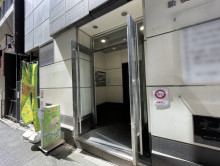 オフィスビル出入口