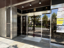 オフィスビル出入口
