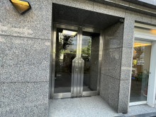 オフィスビル出入口