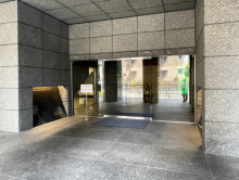 オフィスビル出入口