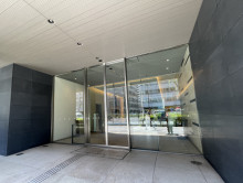 オフィスビル出入口