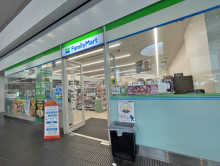 1階のファミリーマート ソリッドスクエア店