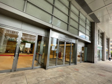 オフィスビル出入口