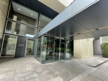 オフィスビル出入口