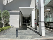 オフィスビル出入口