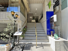 オフィスビル出入り口