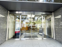 オフィスビル出入口