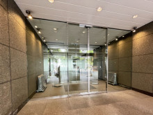 オフィスビル出入口