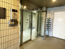 オフィスビル出入口