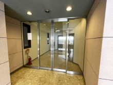 オフィスビル出入口