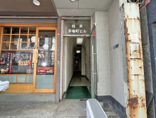 オフィスビル出入口