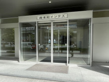 オフィスビル出入口