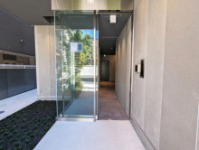 オフィスビル出入口