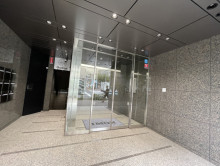 オフィスビル出入口