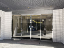 オフィスビル出入口